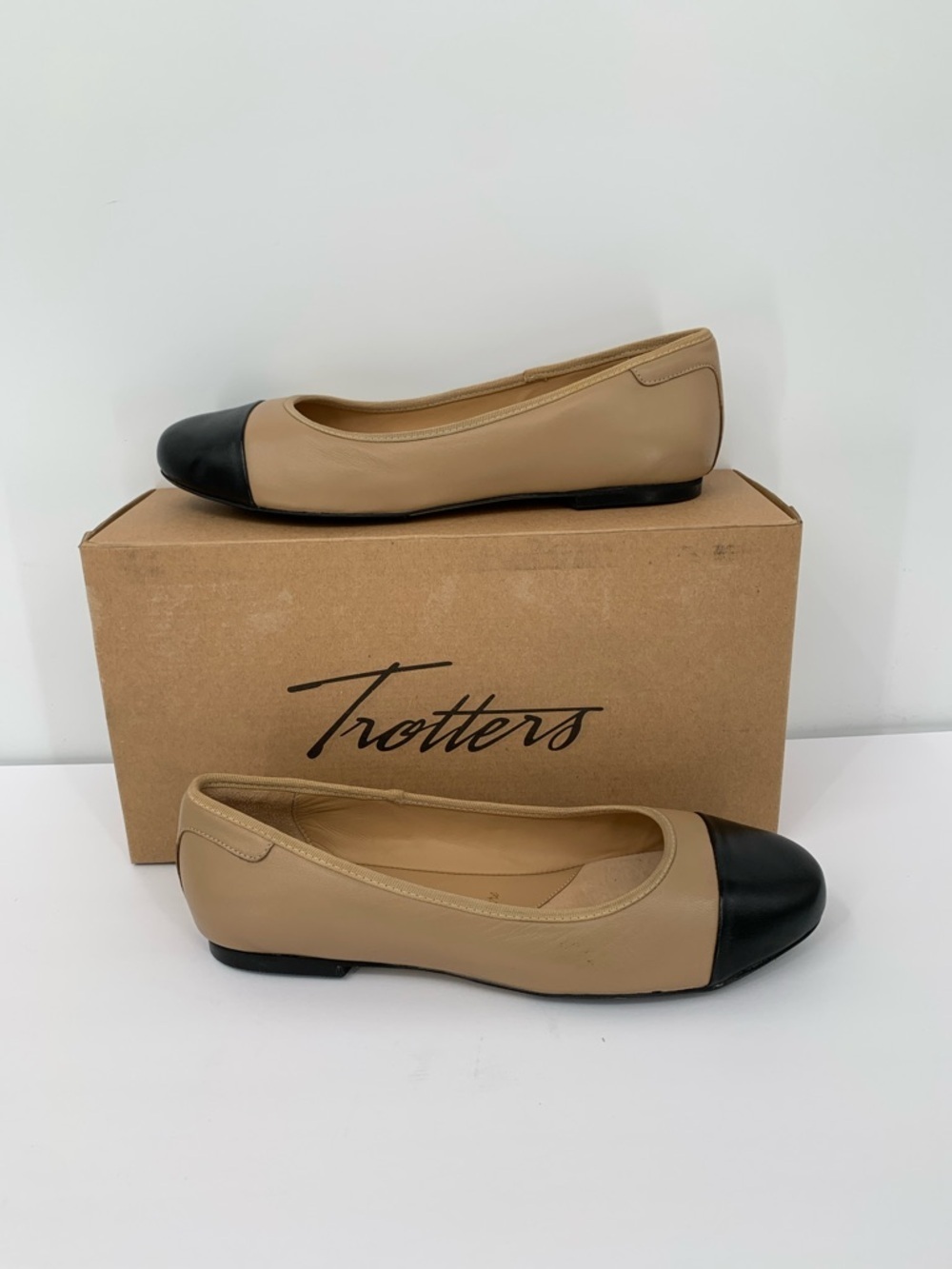 Trotters Clara cap toe spectator ballet flat comfort leather tan black new 9.5
